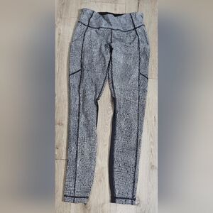 Lululemon black and white Speed Tight V leggings. Size 6